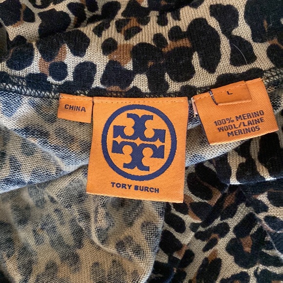 FIRM$ Tory Burch leopard print v-neck sweater - Picture 4 of 5